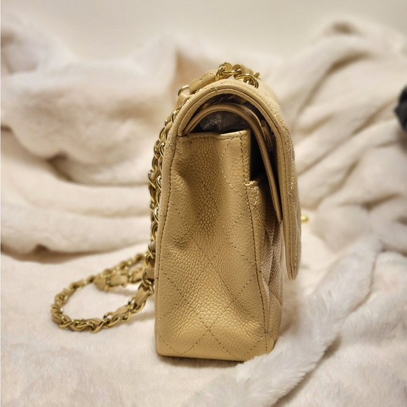Chanel beige medium classic flap gold hardware - Picture 4 of 16
